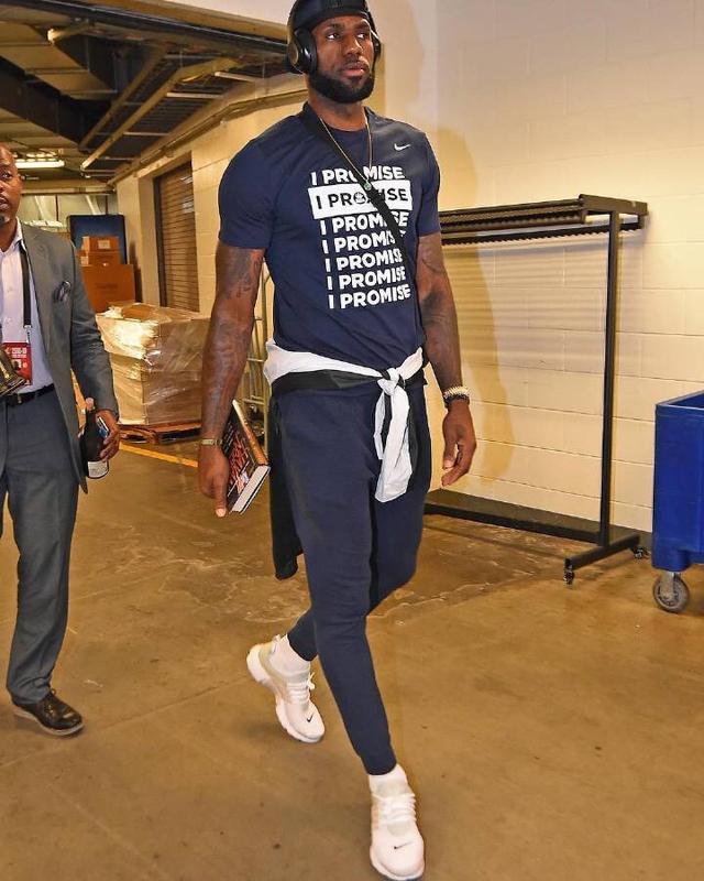 时隔两月破荒，“梅开二度”的霍伊伦还需枪口更稳（两月后破荒，霍伊伦梅开二度但机会把握仍待提升）