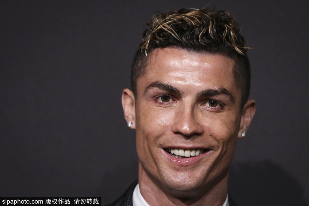 记者：拜仁想与于帕续约至2031年、年薪2000万欧，皇马在关注（记者称：拜仁拟将于帕续约至2031年，年薪2000万欧；皇马持续关注）