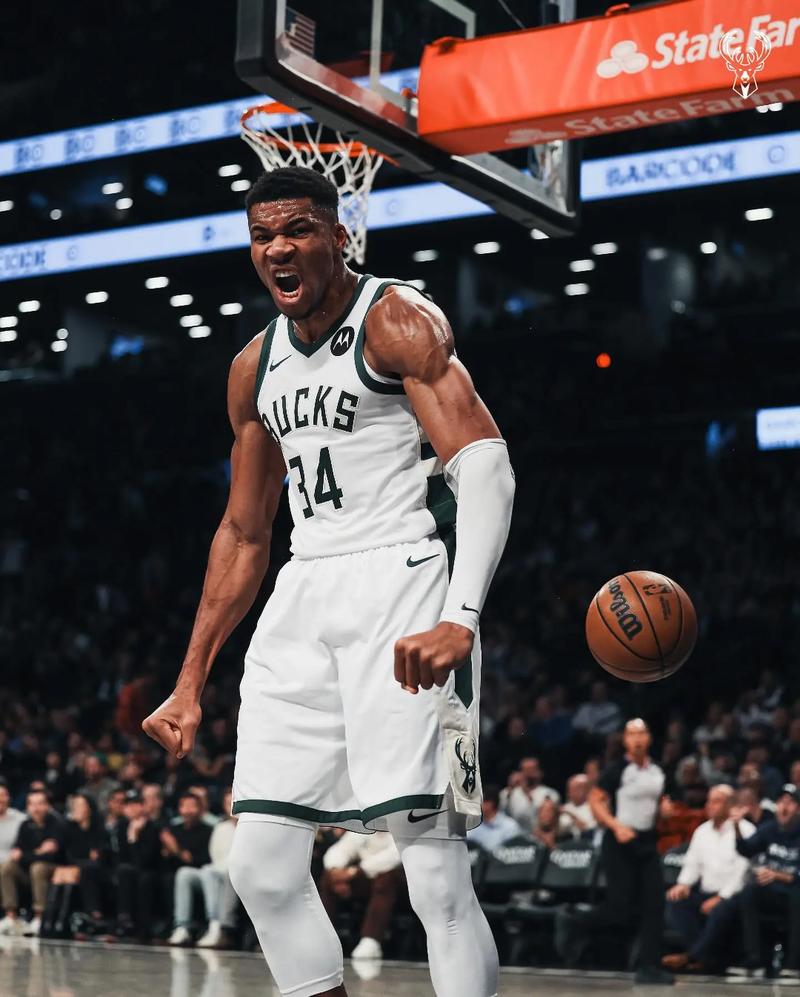 迈尼昂在加比亚社媒动态下留言，后者回复：请续约（迈尼昂在加比亚动态下互动，加比亚回复：请续约）