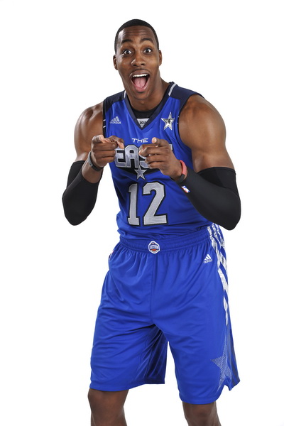 快船惨遭18分逆转！登卡空砍54分 近19战16败跌至西部倒数第二（快船遭18分大逆转！登卡轰54分仍无力回天 近19战16负跌至西部倒数第二）