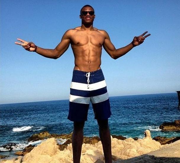 2025中超大结局：海港夺冠，亚泰、梅州降级，法比奥金靴（2025中超收官：海港问鼎，亚泰、梅州降级，法比奥加冕金靴）