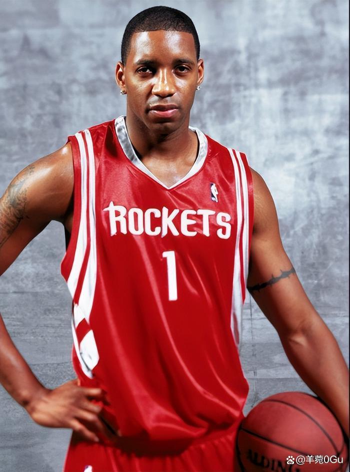 埃默松：我并不怀念在米兰的日子；那儿的人聊我比聊C罗还多（埃默松称不怀念米兰经历：当地讨论我的热度胜过C罗）