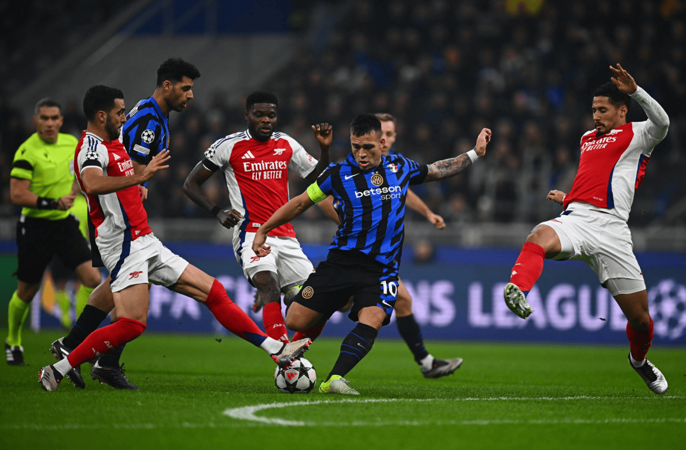 两球员结束联赛征程即赴国家队报到（两名球员联赛收官后即刻赴国家队报到）