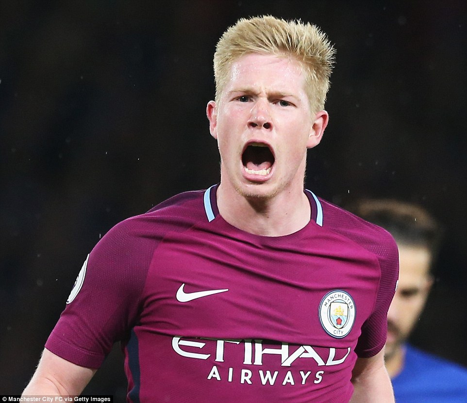 美国演员约翰尼-德普现场观看博卡比赛，并与里克尔梅合影（美国影星约翰尼·德普现身博卡比赛，与里克尔梅合影）