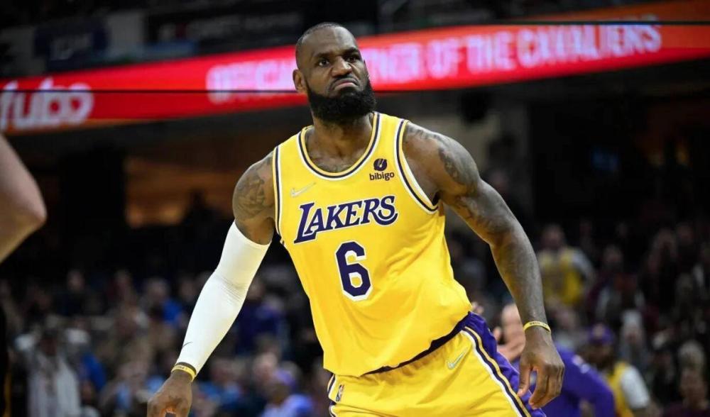 遇求不满：董方卓爆英超派对一夜千女，王楚淇支持C罗言论。（董方卓曝英超派对“一夜千女”，王楚淇支持C罗观点）